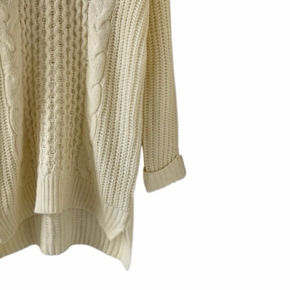 John + Jenn Cream V-Neck Long Sleeve Cable Knit Sweater Size Small - Picture 2 of 6